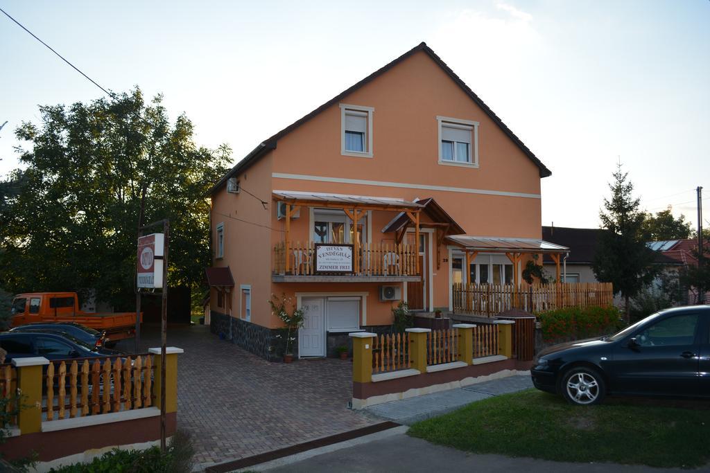 István Vendégház Hotel Egerszalók Exterior foto